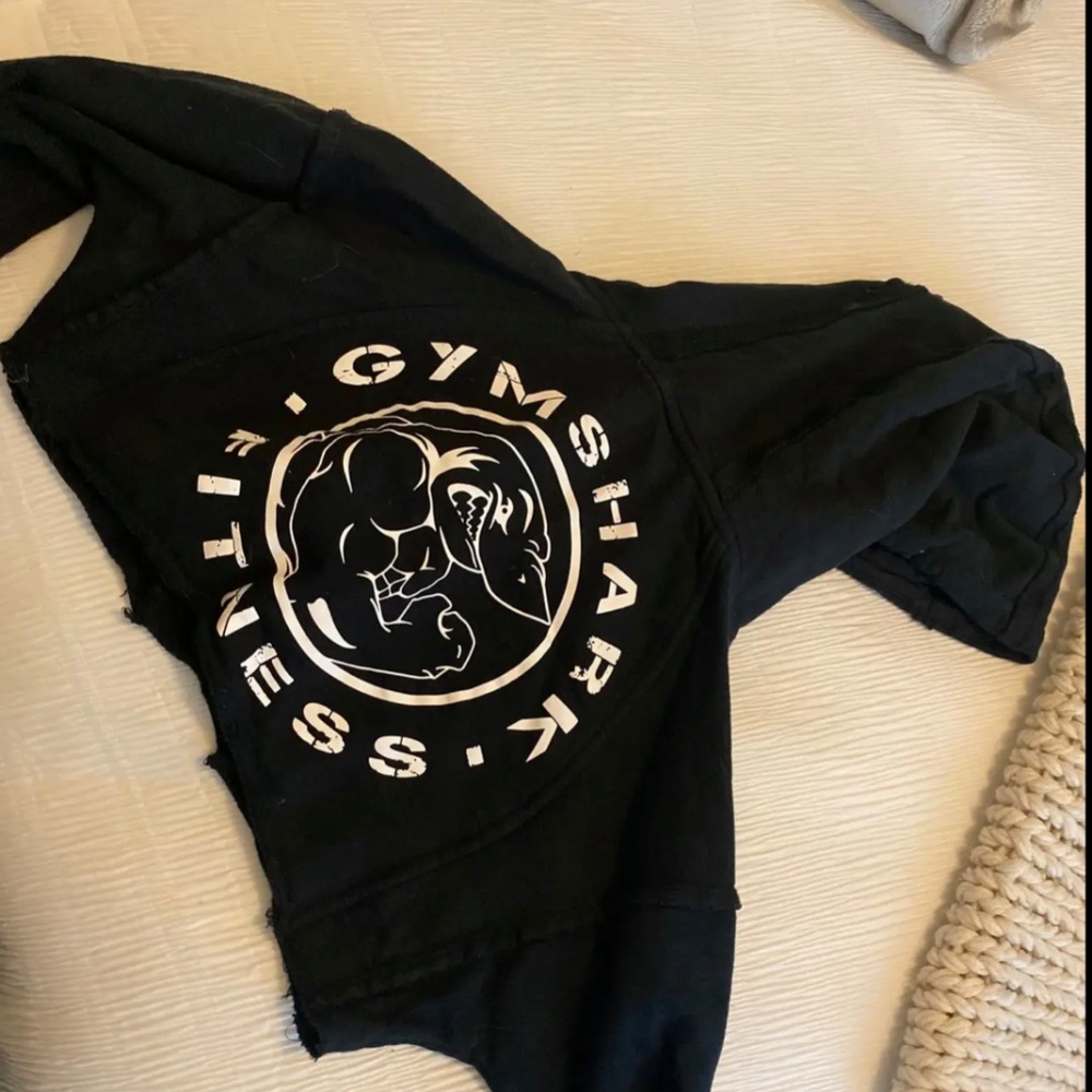 Women’s Gym Shark Cropped Sweater